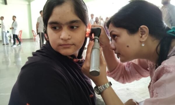 श्री महंत इन्दिरेश अस्पताल ने हज हाउस पिरान कलियर में लगाया शिविर