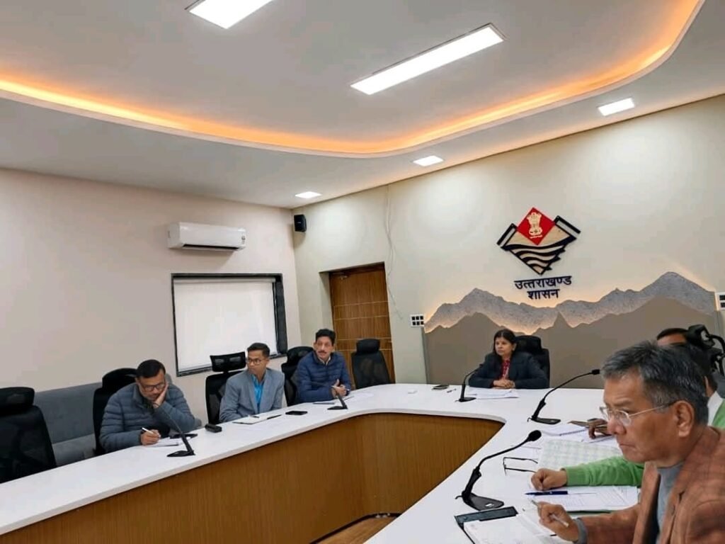 उत्तराखंड आयुष विभाग की समीक्षा बैठक, चिकित्सालयों के डिजिटलीकरण और सुदृढ़ीकरण के कड़े निर्देश