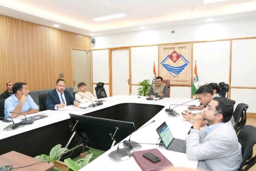 मुख्य सचिव आनंद बर्द्धन ने ली ऋषिकेश स्थित त्रिवेणी घाट, चंद्रभागा ब्रिज तथा आस्था पथ के निर्माण एवं सौंदर्यीकरण से संबंधित EFC की समीक्षा बैठक 