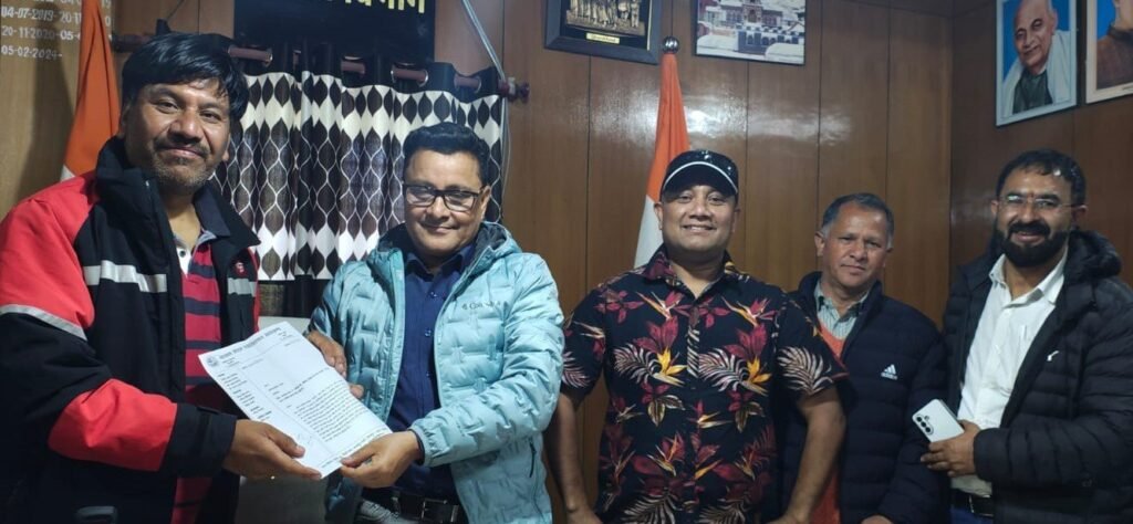 यात्राकाल में यात्रियों की सीमित संख्या का विरोध, होगा धरना प्रदर्शन