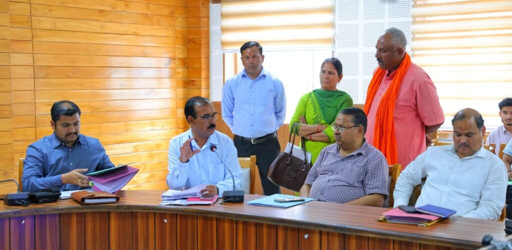 पौड़ी गढ़वाल : जनसुनवाई में आमजन की समस्याओं पर हुई प्रभावी सुनवाई, अधिकांश मामलों का मौके पर समाधान