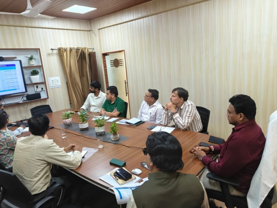 पीएम आवास योजना के कार्यों में देरी पर सचिव आवास डॉ. आर राजेश कुमार सख्त, धीमी प्रगति पर जताई नाराजगी, 15 अगस्त से पहले परियोजनाएं पूरी करने के निर्देश