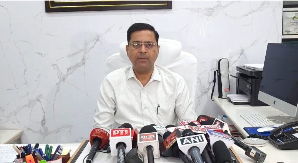 नंदा की चौकी पुल पूरी तरह सुरक्षित, एप्रोच रोड धंसी, सचिव लोक निर्माण विभाग पंकज कुमार पांडेय बोले जिम्मेदार अधिकारियों और ठेकेदार पर होगी कार्रवाई