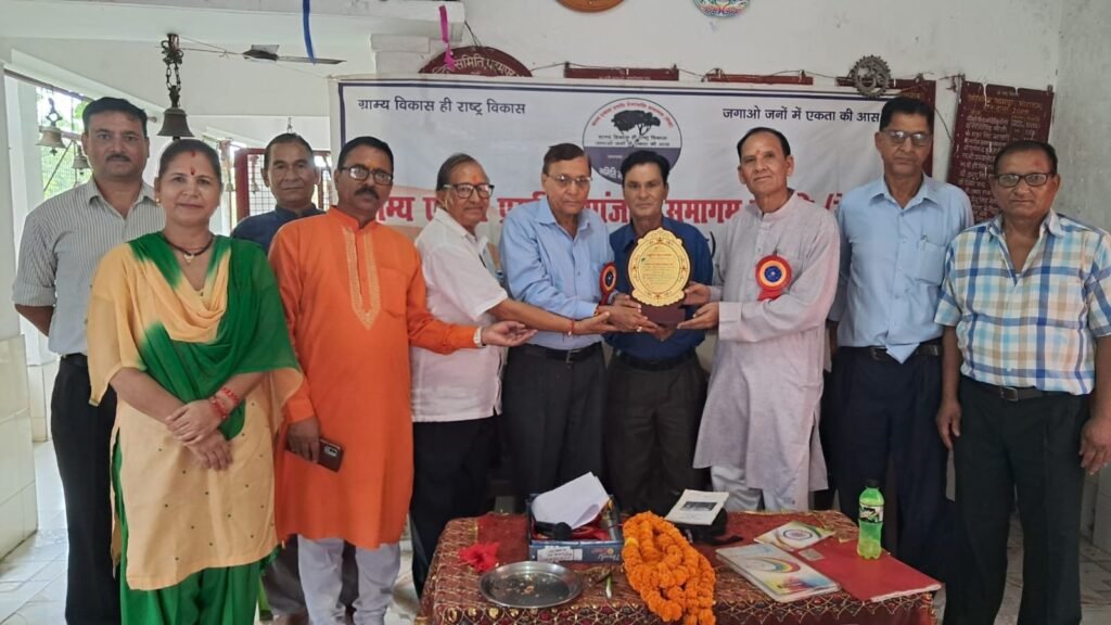 हिंदी दिवस पर पूर्व सैनिक एवं साहित्यकार राम भरोषा कंडवाल को मिला ‘विश्व शांति दूत साहित्य गौरव सम्मान’