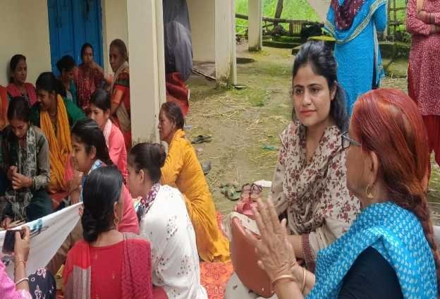 लम्पी से बचाव को लेकर पशुपालकों को दी जानकारी, 30 पशुओं का उपचार